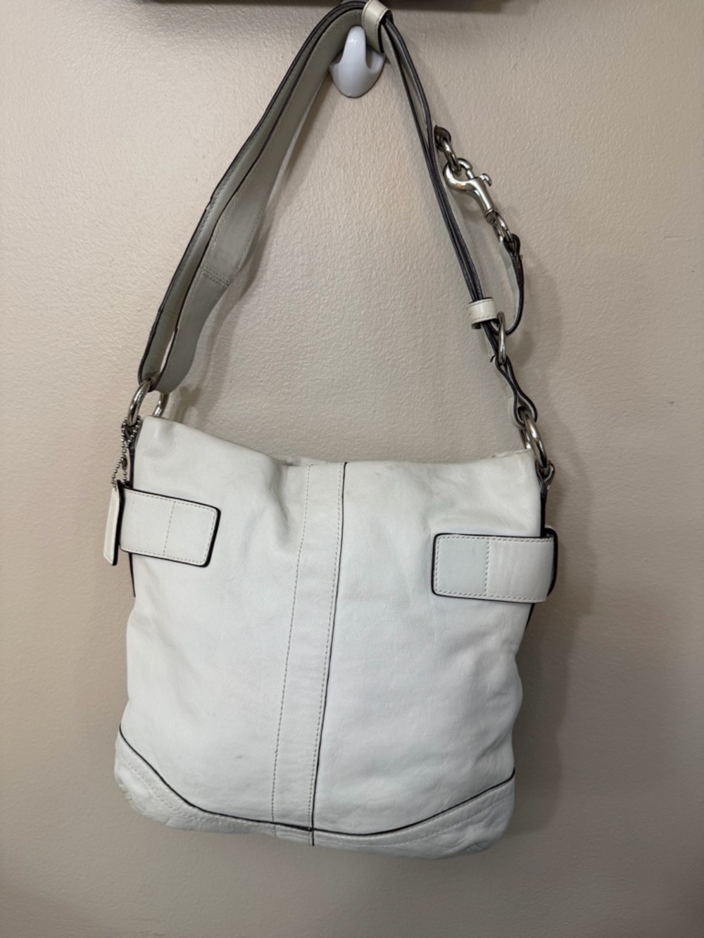 Vintage Coach White Leather Shoulder Bag with Silver Buckle Accents# 1452 - Picture 2 of 12